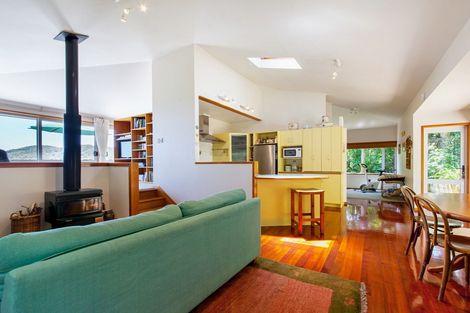 Photo of property in 119 Seaview Road, Piha, New Lynn, 0772