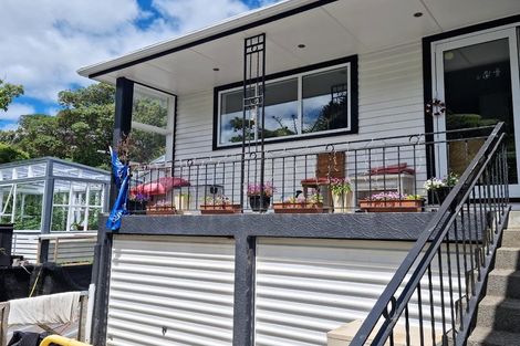 Photo of property in 54 Collins Avenue, Tawa, Wellington, 5028