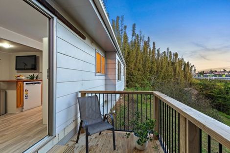 Photo of property in 4 Cedar Heights Avenue, Massey, Auckland, 0614