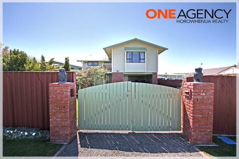Photo of property in 39 Shortt Street, Foxton Beach, Foxton, 4815