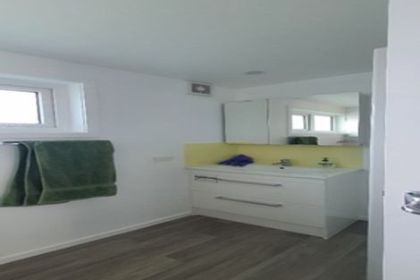 Photo of property in 4/176 Henderson Valley Road, Henderson, Auckland, 0612