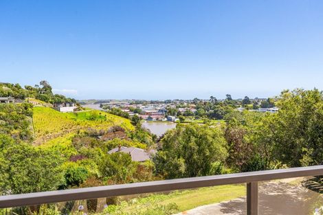 Photo of property in 8 Wairere Road, Bastia Hill, Whanganui, 4500