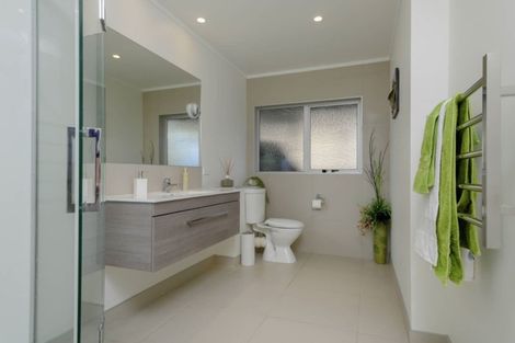 Photo of property in 148 Bleakhouse Road, Mellons Bay, Auckland, 2014