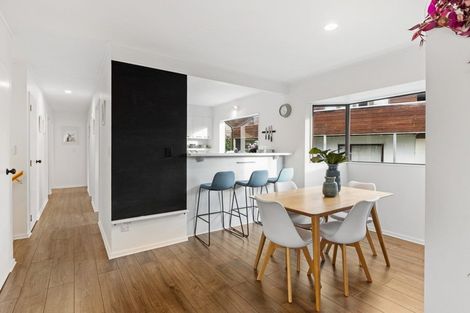 Photo of property in 22 Redfern Lane, Glenfield, Auckland, 0629