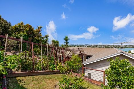 Photo of property in 17 Da Vinci Place, West Harbour, Auckland, 0618