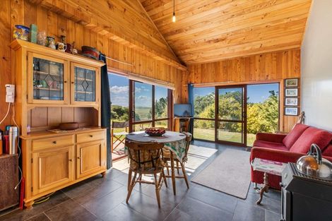 Photo of property in 882 South Head Road, South Head, Helensville, 0874