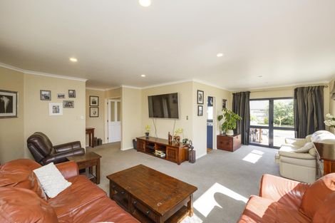 Photo of property in 94 Summerhill Drive, Fitzherbert, Palmerston North, 4410