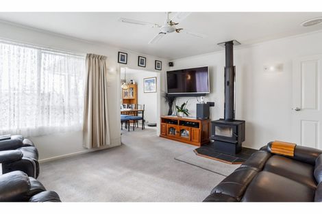 Photo of property in 17 Neems Place, Manurewa, Auckland, 2102