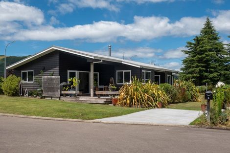 Photo of property in 1 Seagers Close, Kinloch, Taupo, 3377
