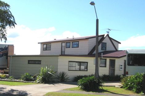 Photo of property in 60 Spinnaker Drive, Te Atatu Peninsula, Auckland, 0610