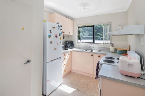 Photo of property in 10a Ted Gilberd Place, Newlands, Wellington, 6037