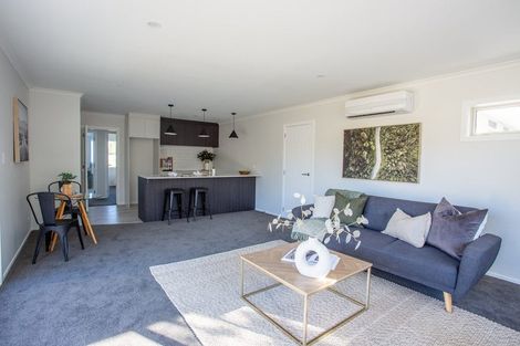 Photo of property in 10 Van Baarle Close, Carterton, 5713