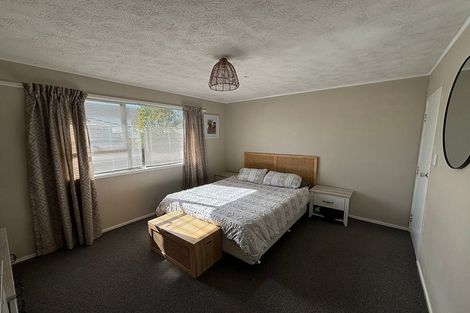 Photo of property in 1/89 Bruce Mclaren Road, Henderson, Auckland, 0612