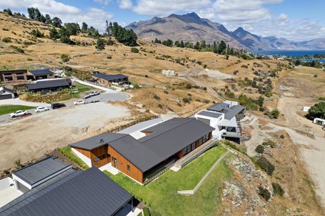 Photo of property in 6 Red Deer Rise, Kelvin Heights, Queenstown, 9300
