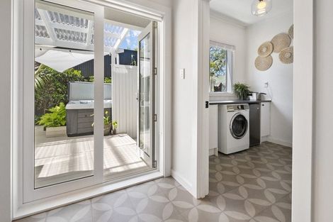 Photo of property in 17 Phoenix Avenue, Hokowhitu, Palmerston North, 4410