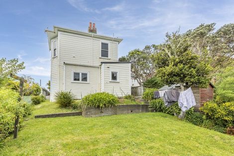 Photo of property in 30 Apuka Street, Brooklyn, Wellington, 6021