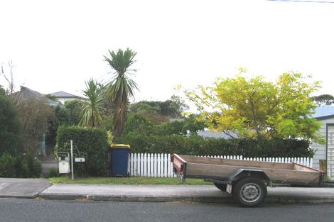 Photo of property in 74 Parr Terrace, Castor Bay, Auckland, 0620