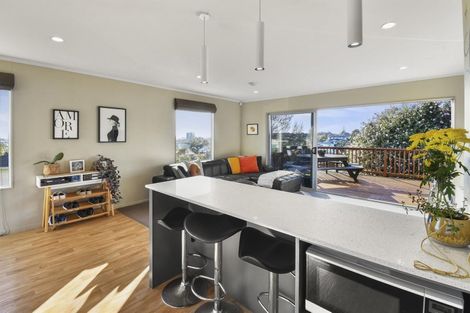 Photo of property in 42 Banyan Drive, Totara Heights, Auckland, 2105