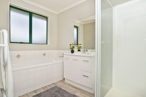 Photo of property in 39 Cairns Crescent, Rototuna, Hamilton, 3210