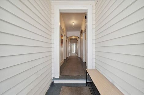 Photo of property in 230 Oriental Parade, Oriental Bay, Wellington, 6011