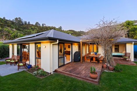 Photo of property in 18 Saddleback Road, Todds Valley, Nelson, 7071