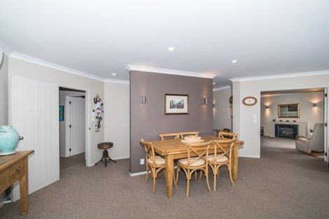 Photo of property in 87 Ruapehu Drive, Fitzherbert, Palmerston North, 4410