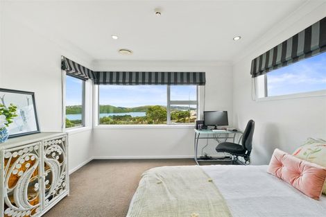 Photo of property in 1 Hollyford Place, Aotea, Porirua, 5024