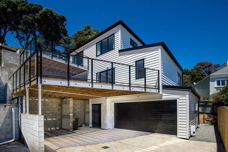 Photo of property in 6a Grays Road, Plimmerton, Porirua, 5026