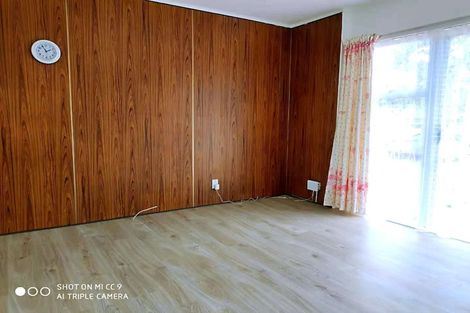 Photo of property in 2/15 Trojan Crescent, New Lynn, Auckland, 0600