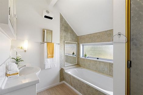 Photo of property in 107 Windermere Road, Papanui, Christchurch, 8053