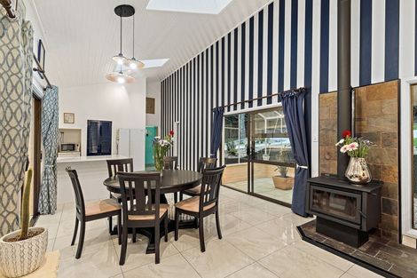 Photo of property in 719 Scenic Drive, Henderson Valley, Auckland, 0612