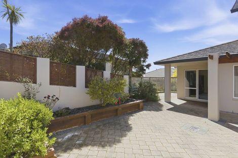 Photo of property in 10 Metzenthin Close, Raumati South, Paraparaumu, 5032