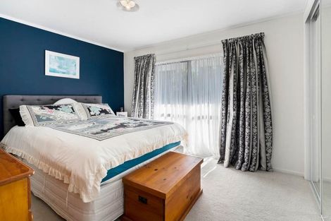 Photo of property in 10 Seaward Place, Wattle Downs, Auckland, 2103