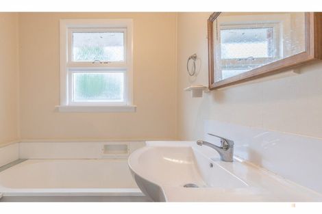 Photo of property in 3 Clifton Terrace, West End, Timaru, 7910