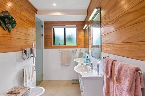 Photo of property in 76 Brick Bay Drive, Sandspit, Warkworth, 0982