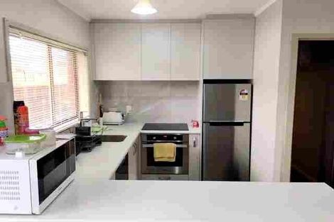 Photo of property in 3/2 Vodanovich Road, Te Atatu South, Auckland, 0610