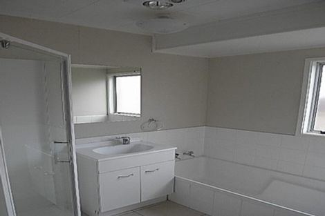 Photo of property in 33 Claverdon Drive, Massey, Auckland, 0614