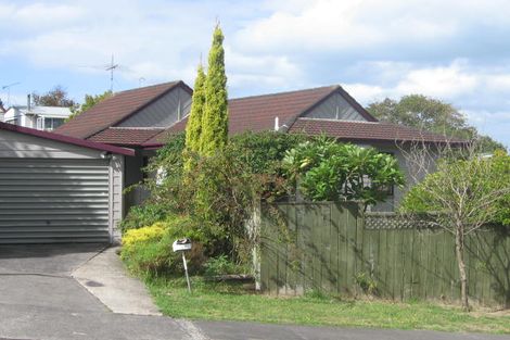 Photo of property in 81 Totaravale Drive, Totara Vale, Auckland, 0629