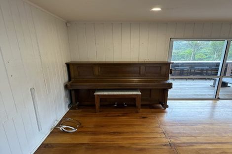 Photo of property in 1 Piha Road, Piha, New Lynn, 0772