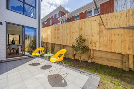 Photo of property in 215c Forrest Hill Road, Forrest Hill, Auckland, 0620