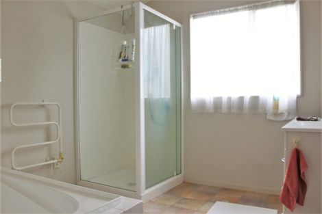 Photo of property in 84 Moyrus Crescent, East Tamaki Heights, Auckland, 2016