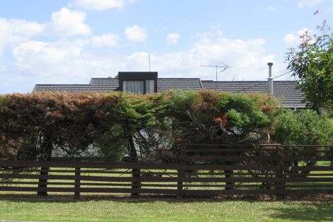 Photo of property in 1 Oruamo Place, Beach Haven, Auckland, 0626