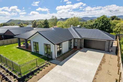 Photo of property in 21 Tararua Crescent, Otaki, 5512