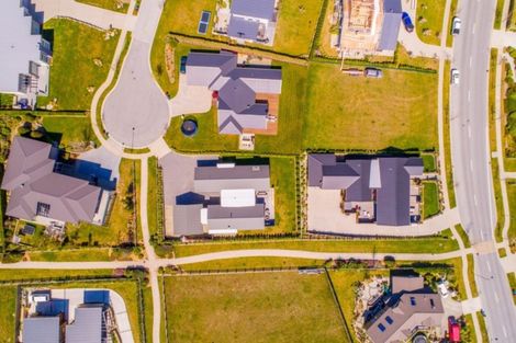 Photo of property in 11 Urquhart Place, Wanaka, 9305