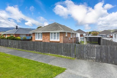 Photo of property in 2 Hazel Street, Ebdentown, Upper Hutt, 5018