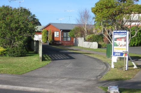 Photo of property in 2/28 Lakeside Drive, Orewa, 0931