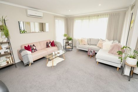 Photo of property in 16 Chestnut Close, Kelvin Grove, Palmerston North, 4414