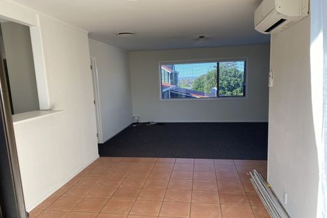 Photo of property in 1/19 Marcel Place, Glenfield, Auckland, 0629