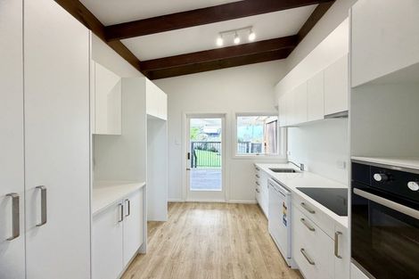 Photo of property in 6 De Val Drive, Titirangi, Auckland, 0604