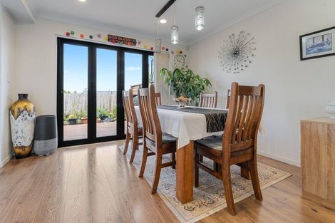 Photo of property in 13 Lovely Lane, Manurewa, Auckland, 2102